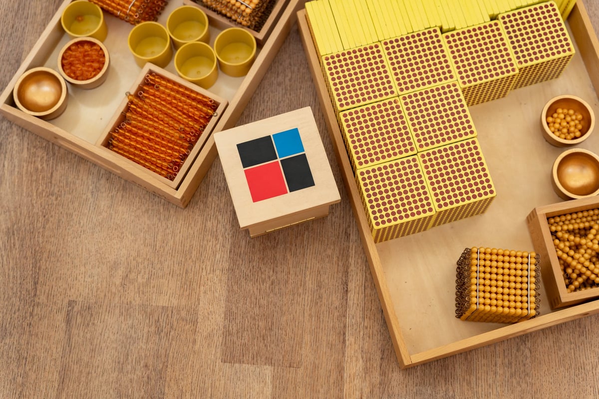 Material Montessori de madera para el aprendizaje alternativo de matemáticas, álgebra, geometría y aritmética en escuela primaria, desarrollo de motricidad fina y pensamiento lógico